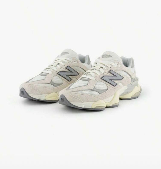 New balance sneakers {box not included please add on}